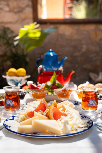 Food & Drinks 3, Eski Ev, Çeşme