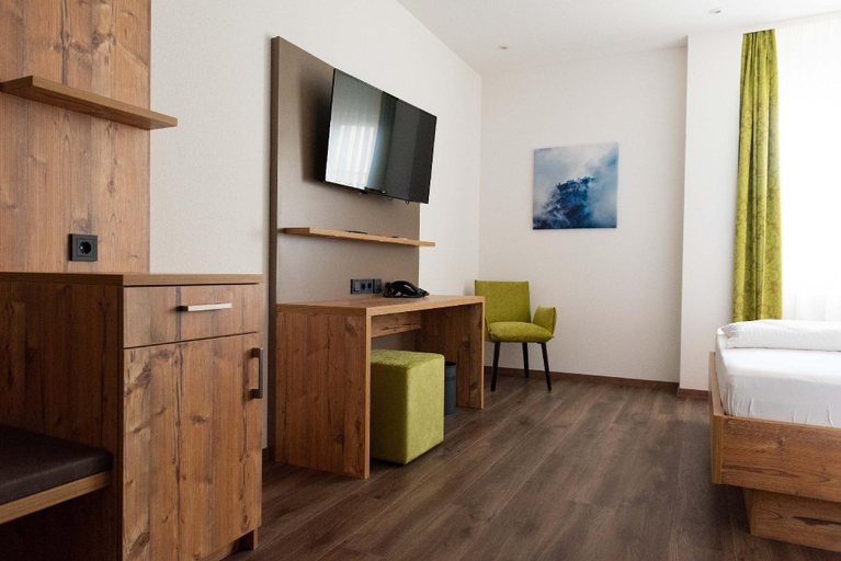 Bedroom 3, Hotel Zeppelin, Biberach