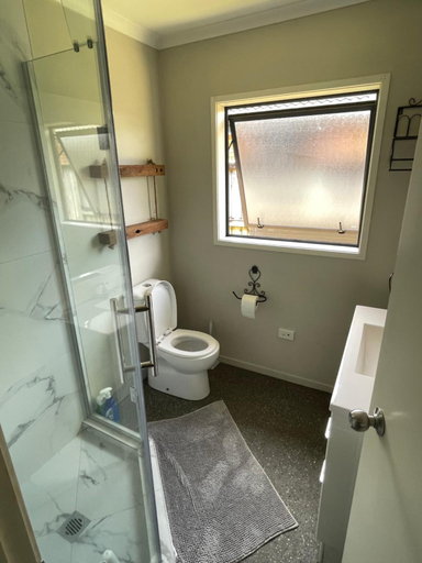 Others 5, Self checkin master room with private bathroom, Hamilton