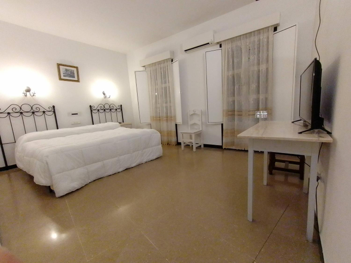 Others 5, Hostal 2 estrellas -Restaurante Las Tres Encinas EN EL CENTRO DEL PUEBLO, Badajoz