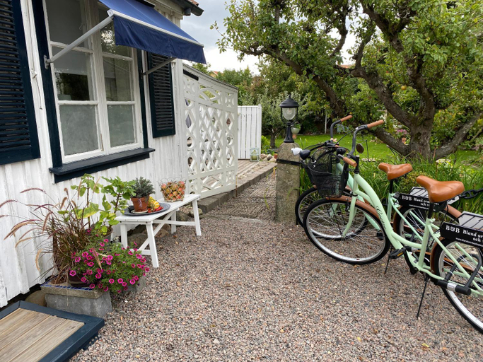 Others 5, B&B Bland ormbunkar och rosor, Falkenberg
