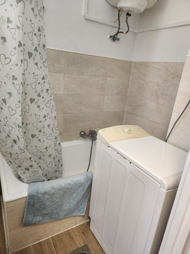 Bathroom, Orsi Szallashelyek Kecskemet 2, Kecskemét