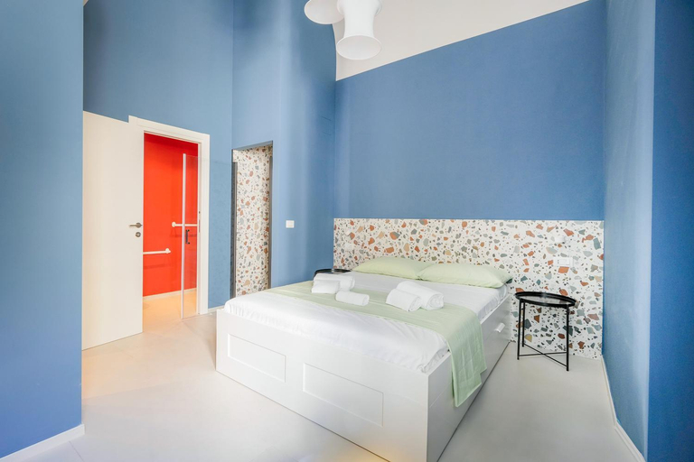2, Bari Holiday Deluxe, Bari