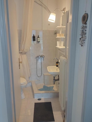 Bathroom 3, ILEKTRA Apartments Blue & Red, Epirus