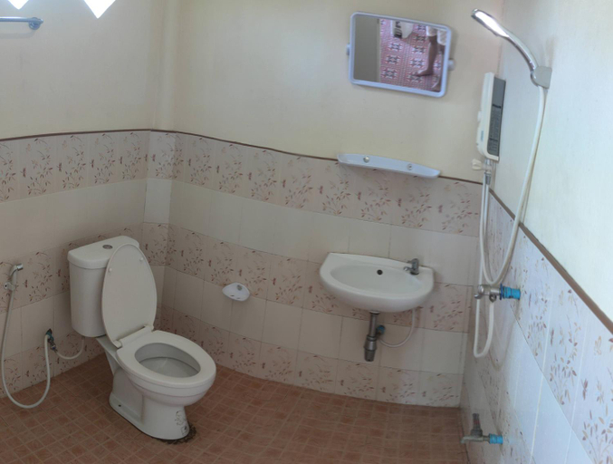 Bathroom 2, chuttong resort, Laem Ngop
