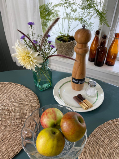 Food & Drinks 5, B&B Bland ormbunkar och rosor, Falkenberg