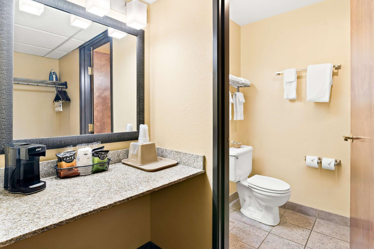 Bathroom 4, Best Western Newberry Station, Deschutes