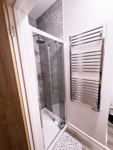 Bathroom 3, 51 Kingsway Coventry CV2 4FF, Coventry