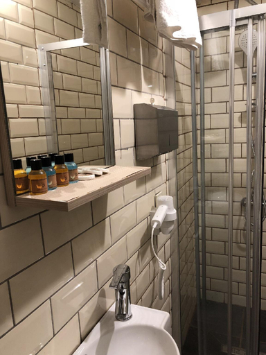 Bathroom 4, Utarit Taksim, Beyoğlu