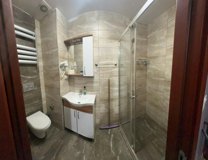 Bathroom 4, Taksim Soushian Hotel, Beyoğlu