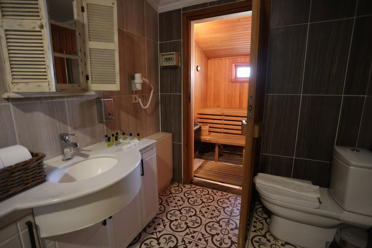 Bathroom 3, Lighthouse, Fatih