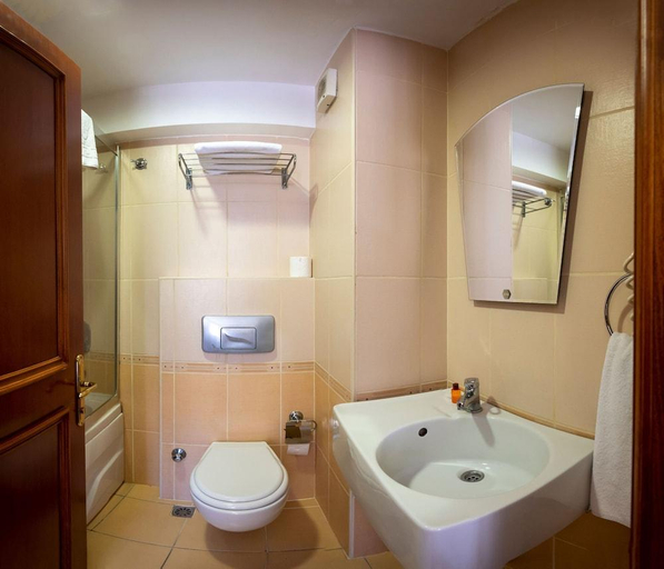 Bathroom 4, Hotel Erdal, Fatih