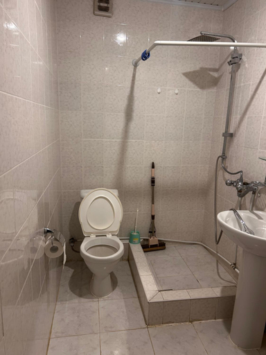 Bathroom 5, Cascade
