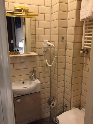 Bathroom 5, Utarit Taksim, Beyoğlu