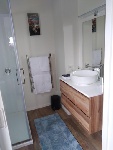 Bathroom 3, Carters Beach Bed and Breakfast, Buller