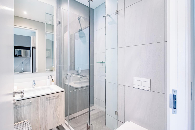 Bathroom 2, Menlyn Maine Luxury Apartments 11th & 14th floor with Balcony, City of Tshwane