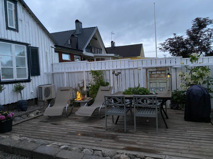 Others 3, B&B Bland ormbunkar och rosor, Falkenberg