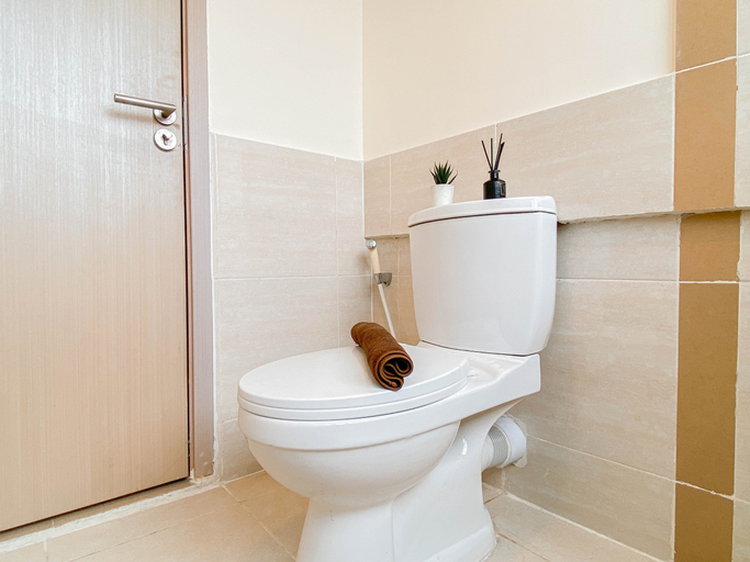 Bathroom 5, Basic Designed 2BR at Apartment Meikarta By Travelio, Cikarang
