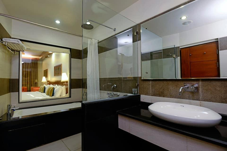 Bathroom, TreeHouse Hotel Club & Spa, Alwar