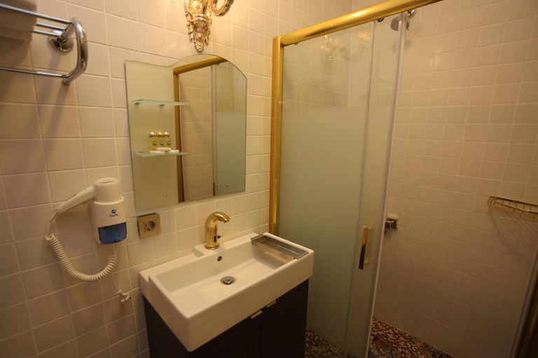 Bathroom 4, Laleli Blue Marmaray Hotel, Fatih