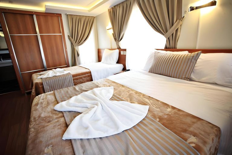 Bedroom 3, Taksim Palace Hotel, Beyoğlu