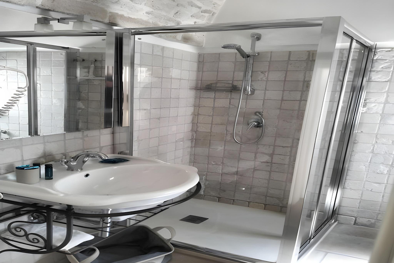 Bathroom, Apartment in Martina Franca near Basilica, Taranto