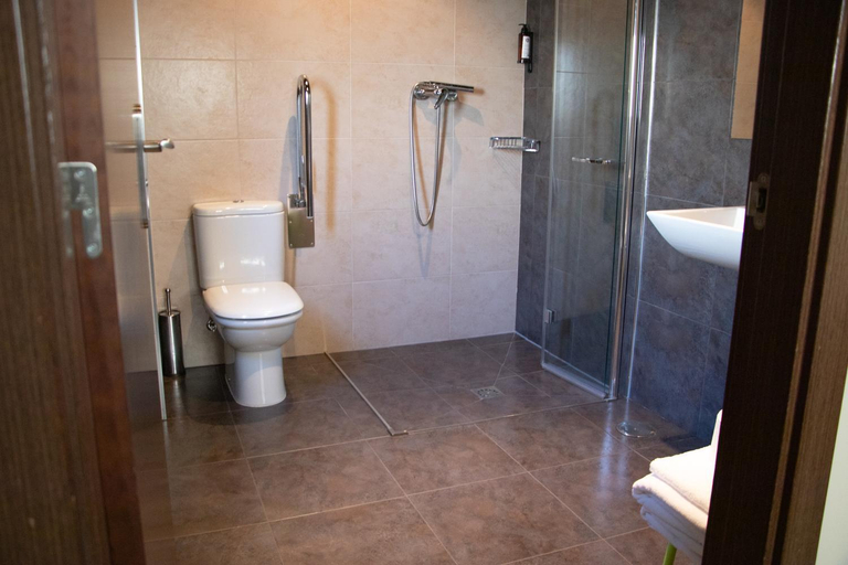 Bathroom, PENSION RESTAURANTE "O RETIRO ", A Coruña
