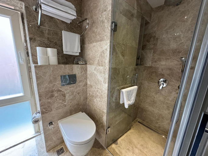 Bathroom 4, Faros Old City Hotel, Fatih