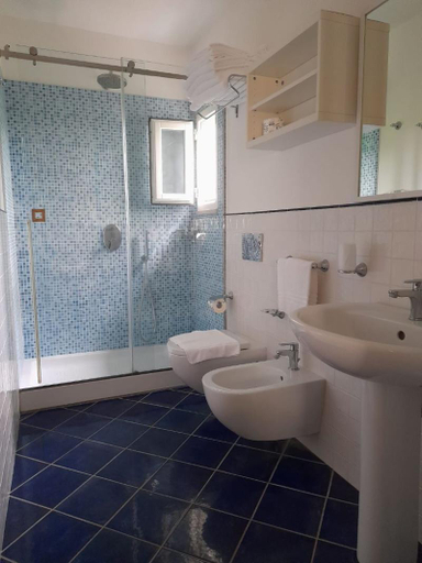Bathroom 4, Trezene Village, Salerno
