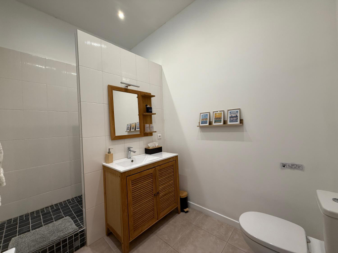 Bathroom, Chambre Univers Bocuse - a 200 m de la Legende, Rhône