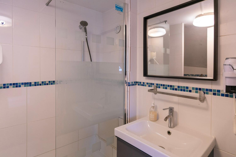 Bathroom 5, Hôtel Geoffroy Marie Opéra, Paris
