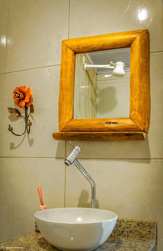 Bathroom 5, Pousada no Sana Donna Leda, Macaé
