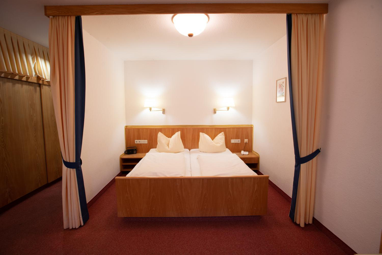 Bedroom 2, Appartement Hotel Finkenhof, Passau