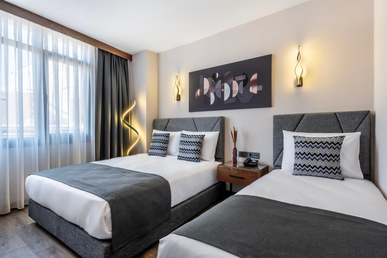 Bedroom 3, Bristol Hotel, Beyoğlu