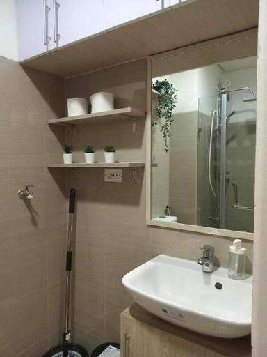 Bathroom 2, shore 1 residence pasay city, Pasay City