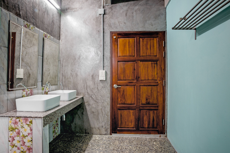 Bathroom 4, The Guest Hotel - Hostel, Mueang Krabi