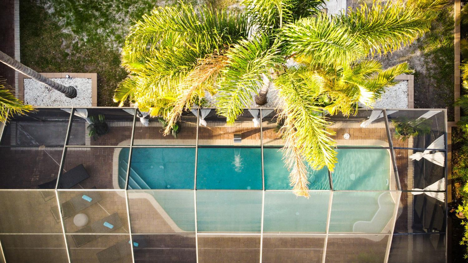 Sport & Beauty 2, Beach Cottage with heated pool just off Siesta Key, Sarasota