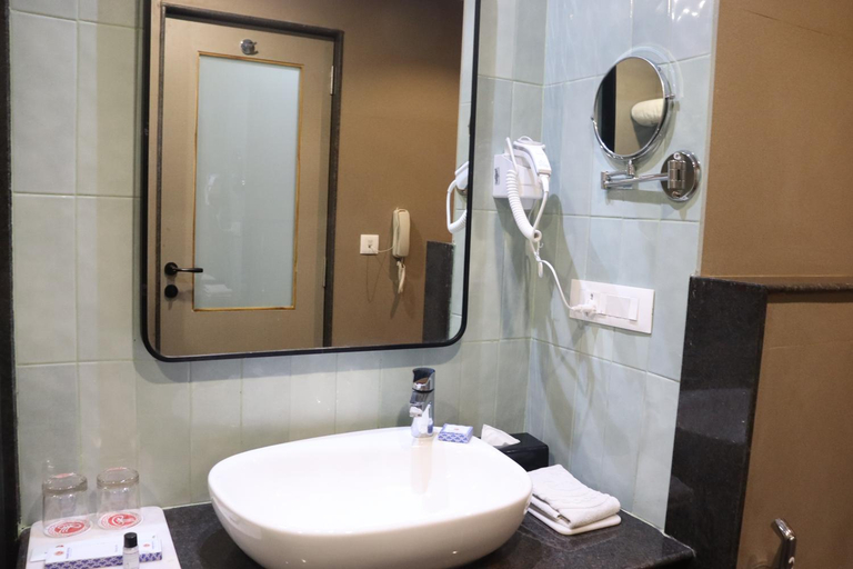 Bathroom 2, Ramee Royal Resort & Spa - Udaipur, Udaipur