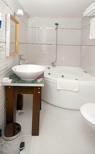 Bathroom 2, Kupeli Palace Hotel, Fatih