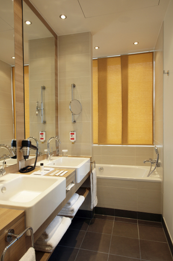 Bathroom 4, Hotel Berlin Alexanderplatz by Leonardo Hotels, Berlin