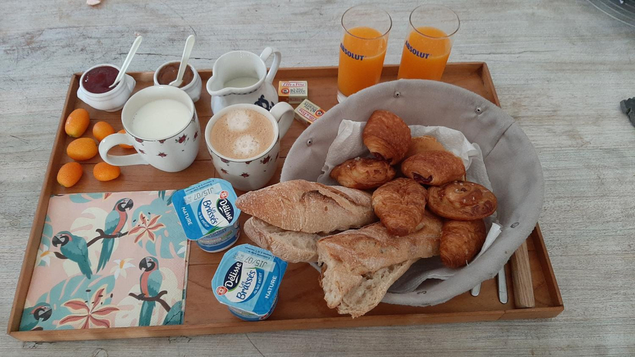 Food & Drinks, Cote Est 20251 Pancheraccia Chambre Petit dejeuner, Haute-Corse