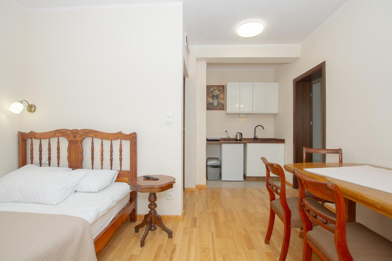 Bedroom 2, Porto, Puck