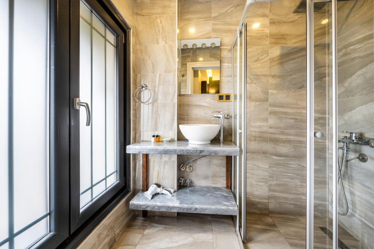 Bathroom 4, Hotel Golden Gate Topkapi, Fatih