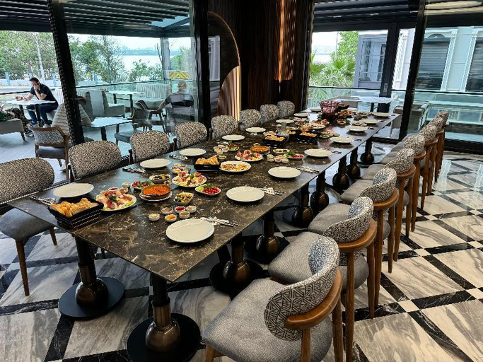 Food & Drinks 4, Ezkar Bathonea Art Istanbul, Avcılar