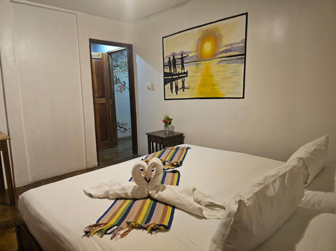 Others 5, Nuestra Casa, Tola