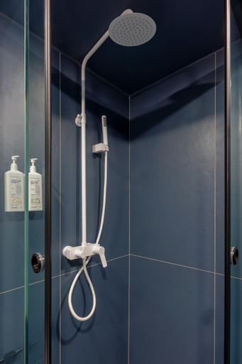 Shower 4, OPAL Lake Suites, Epirus