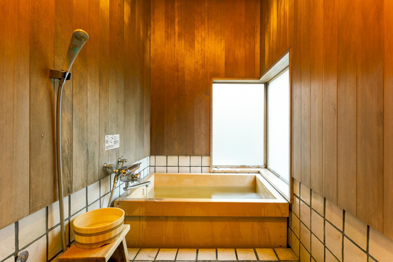 Bathroom 2, Daimaru Besso, Chikushino
