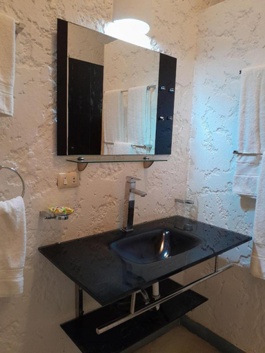 Bathroom, StevieWonderLand Playa El Yaque, Díaz