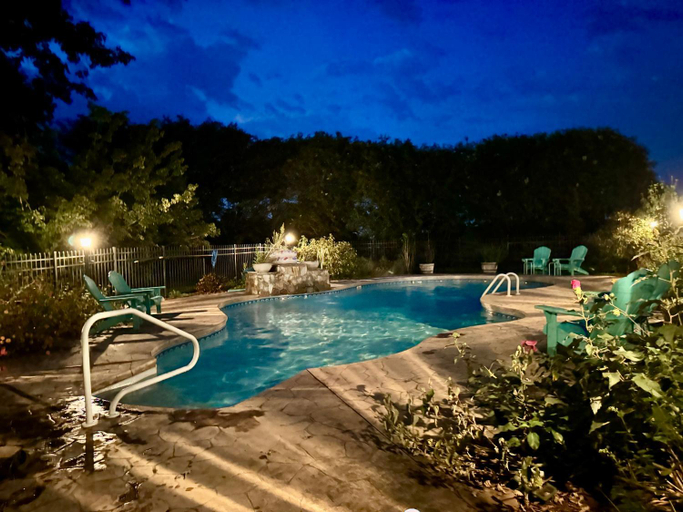 Others 2, Countryside Carriage House with Pool, Franklin