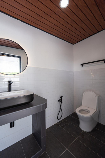 Bathroom 4, CloClo Villa - Truly Cuti-Cuti Melaka (24pax), Malacca City